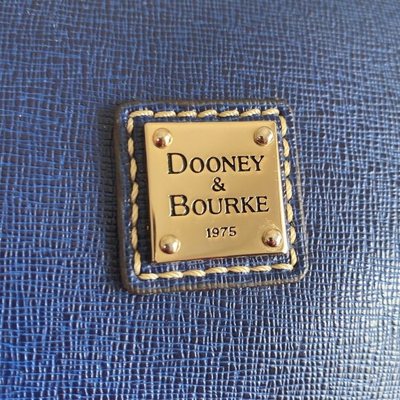 DOONEY & BOURKE "LEXI" 💙NAVY BLUE💙 LEATHER CONVERTIBLE CROSSBODY BAG 🌟EUC🌟 - Picture 5 of 17
